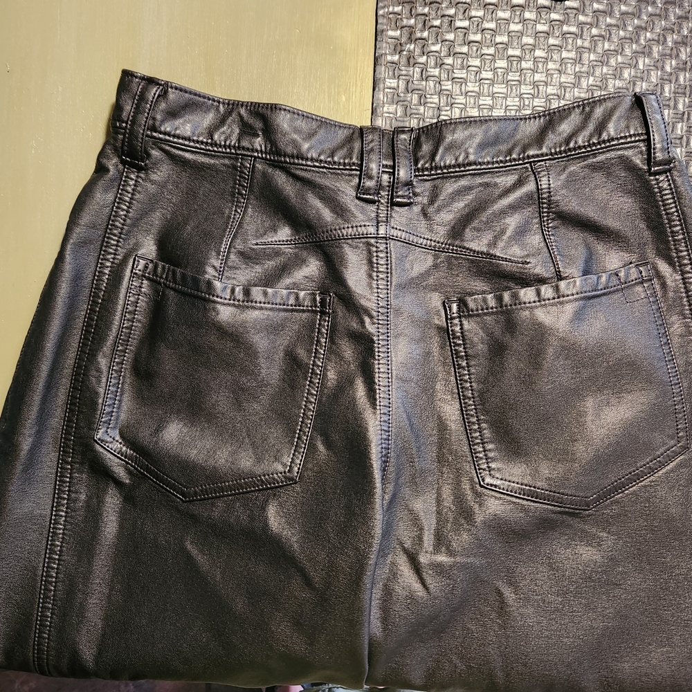 WE THE FREE GOOD LUCK VEGAN LEATHER MID-RISE BARREL JEANS - SIZE 27- COLOR BLACK - Picture 7 of 12
